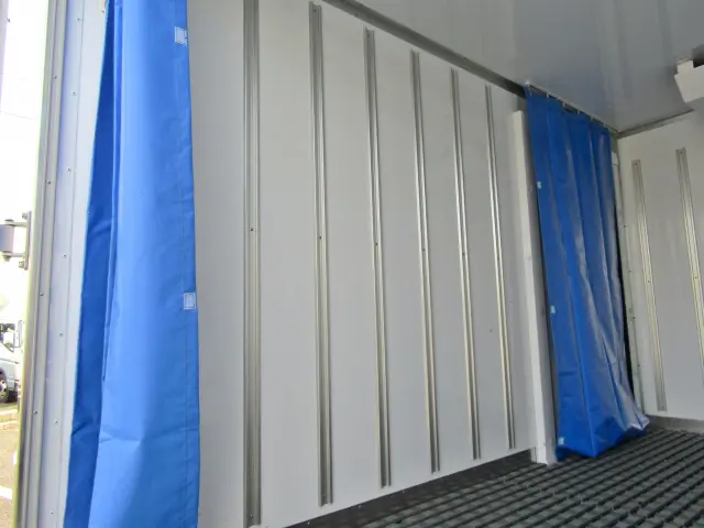 荷台内面左側|日産 アトラス 2RG-AHR88AN(2WD)の写真8