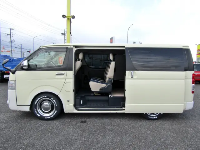 トヨタ ハイエースバン QDF-GDH201V(2WD)の写真4