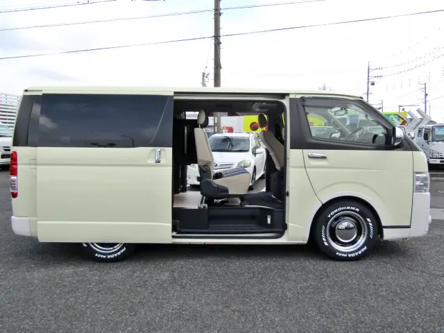 トヨタ ハイエースバン QDF-GDH201V(2WD)の写真6