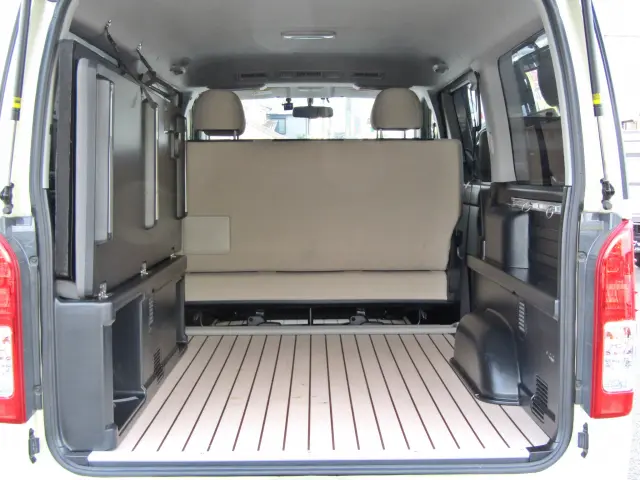 トヨタ ハイエースバン QDF-GDH201V(2WD)の写真8