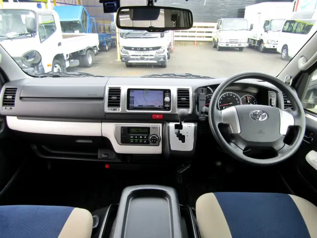 トヨタ ハイエースバン QDF-GDH201V(2WD)の写真17