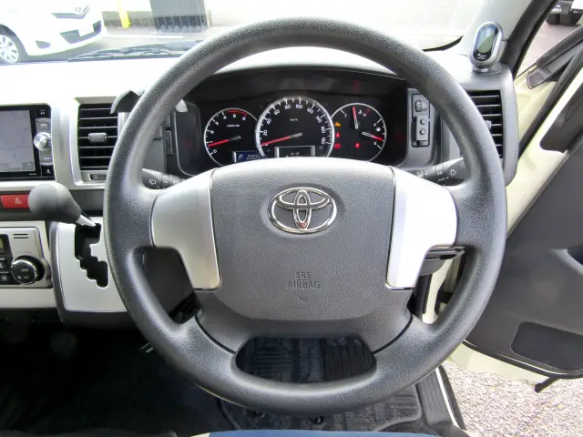 トヨタ ハイエースバン QDF-GDH201V(2WD)の写真19