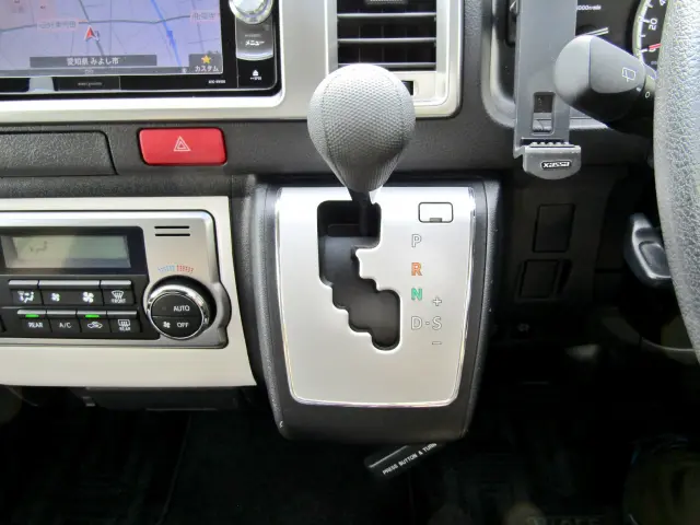 トヨタ ハイエースバン QDF-GDH201V(2WD)の写真20