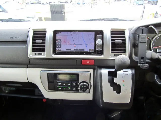 トヨタ ハイエースバン QDF-GDH201V(2WD)の写真21