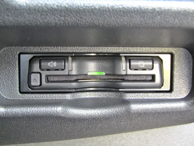 トヨタ ハイエースバン QDF-GDH201V(2WD)の写真26