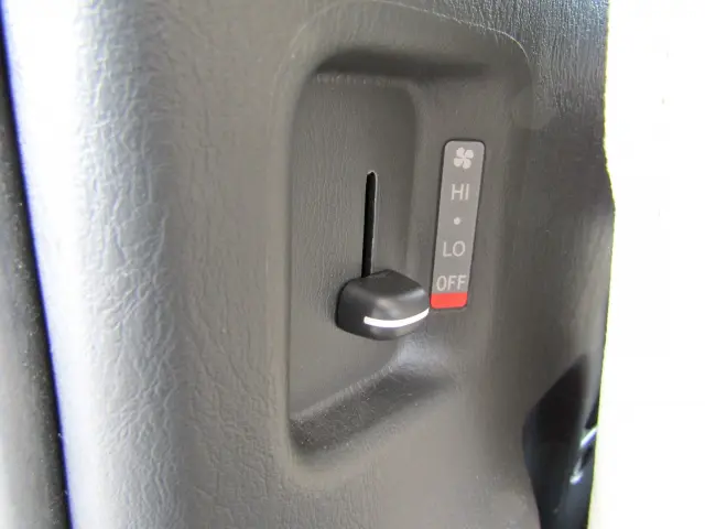 トヨタ ハイエースバン QDF-GDH201V(2WD)の写真33