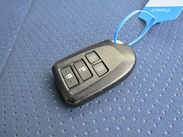 トヨタ ハイエースバン QDF-GDH201V(2WD)の写真36