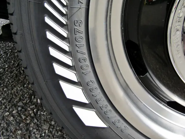 トヨタ ハイエースバン QDF-GDH201V(2WD)の写真44