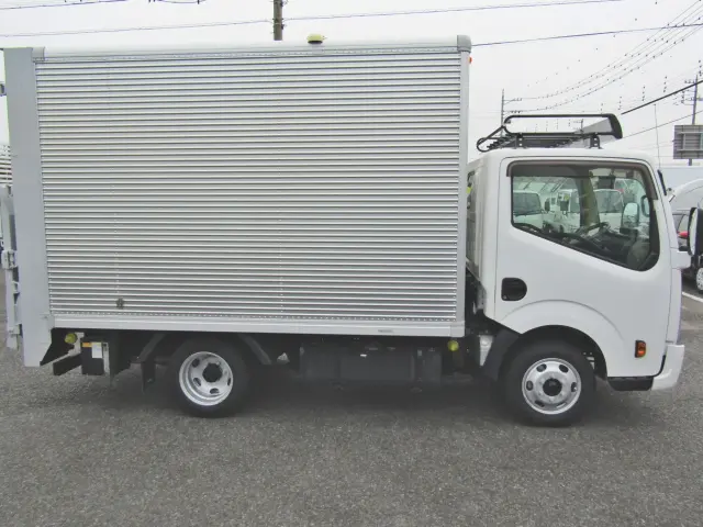 3.1m×1.8mのアルミ製荷箱を装備!雨風を防ぎながら荷物を運搬することができます♪|日産 アトラス CBF-SQ2F24(2WD)の写真4