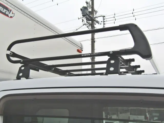 ルーフキャリア付きなので、普段は使わないシートなどを載せておくと便利です♪|日産 アトラス CBF-SQ2F24(2WD)の写真16