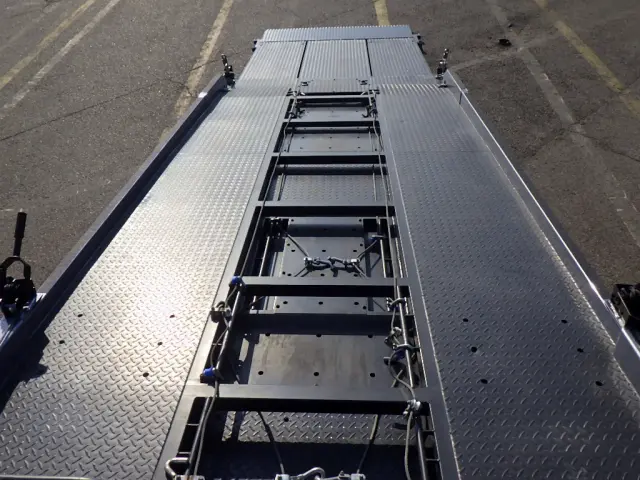 いすゞ エルフ 2RG-NPR88YN(2WD)の写真10