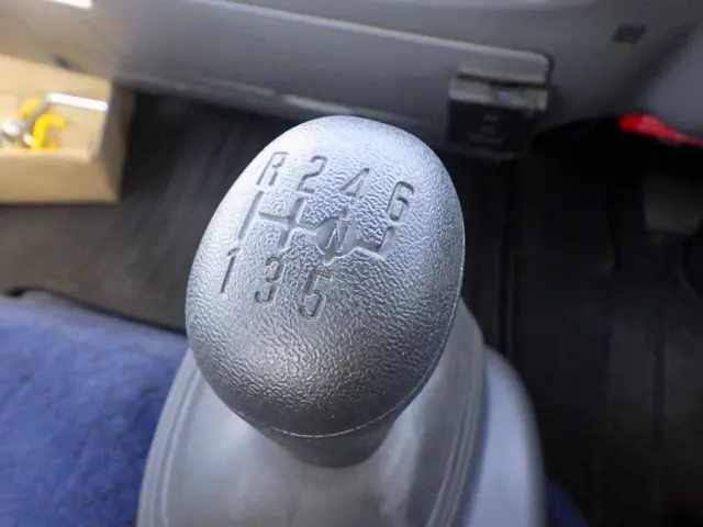 いすゞ エルフ 2RG-NPR88YN(2WD)の写真16