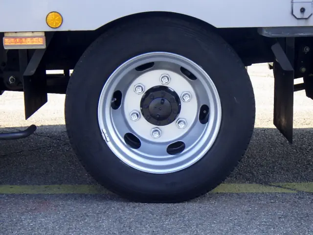 いすゞ エルフ 2RG-NPR88YN(2WD)の写真25