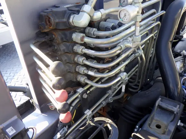 いすゞ エルフ 2RG-NPR88YN(2WD)の写真39