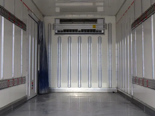 いすゞ エルフ TPG-NPR85AN(2WD)の写真8