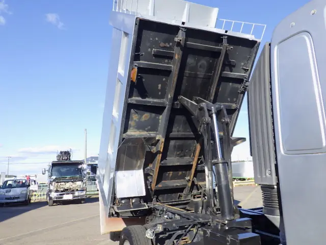 日野 レンジャー LKG-FE7JEAA(2WD)の写真10