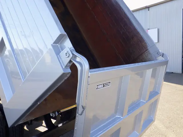 日野 レンジャー LKG-FE7JEAA(2WD)の写真32