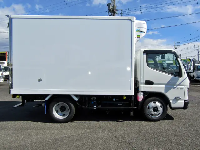 未使用なので目立つキズや看板アトなどもなくキレイな状態を保ったおススメの1台☆|三菱 キャンター 2RG-FBAV0(2WD)の写真5