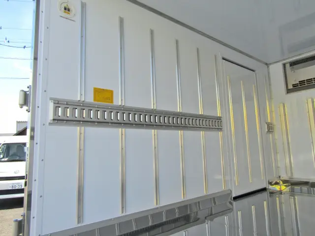 荷箱内面左側|三菱 キャンター 2RG-FBAV0(2WD)の写真9