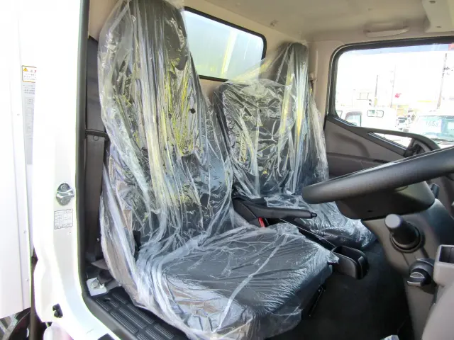 三菱 キャンター 2RG-FBAV0(2WD)の写真18