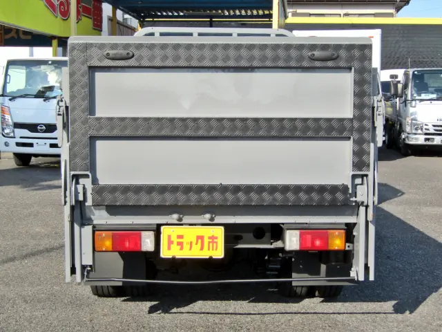 リアにはTECS製の垂直式パワーゲートを装備!1人で重量物を運搬する事ができます!|トヨタ ダイナ TKG-XZC600(2WD)の写真4