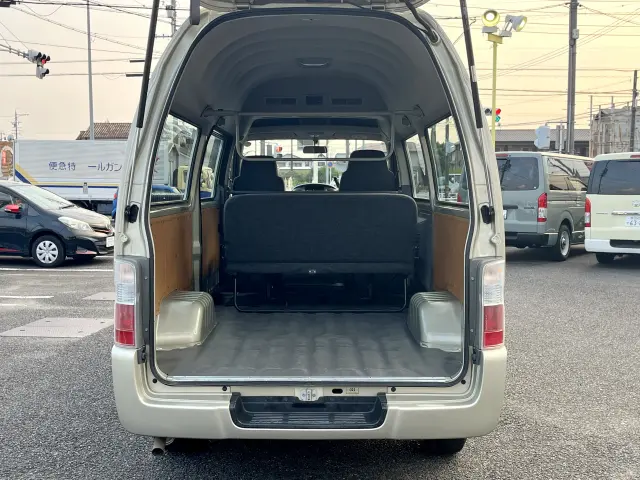 バックドアを開けるとこんな感じ♪|日産 キャラバン CBF-CSGE25(2WD)の写真7