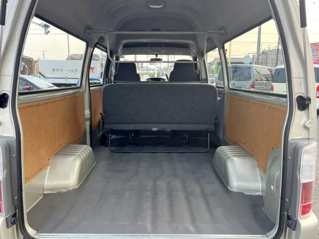 最後席の使用時でもコレだけの積載スペースを確保できます!|日産 キャラバン CBF-CSGE25(2WD)の写真8