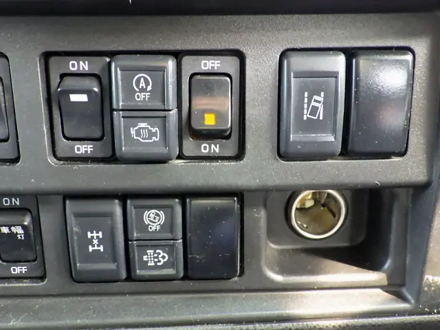 いすゞ ギガ QDG-EXZ52BJ(6x4)の写真20