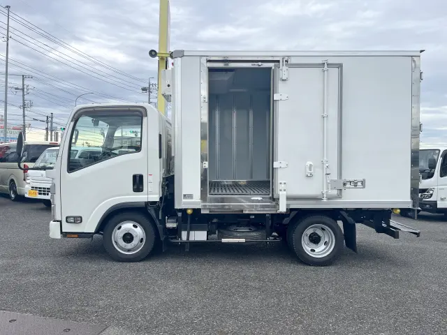いすゞ エルフ 2RG-NMR88AN(2WD)の写真4