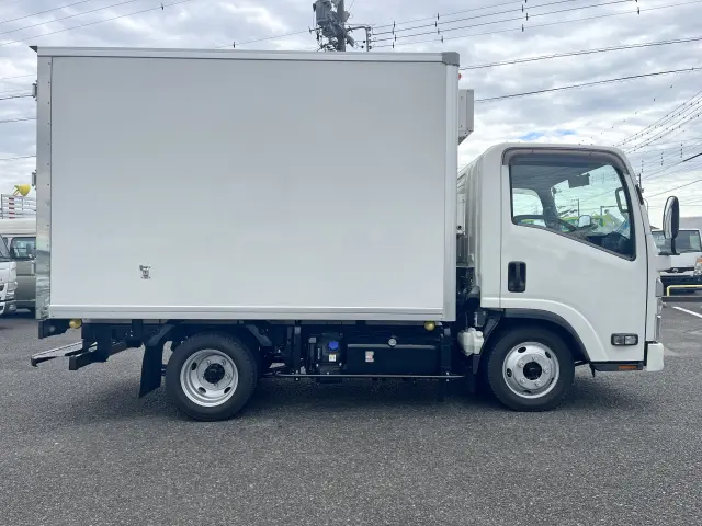 いすゞ エルフ 2RG-NMR88AN(2WD)の写真5