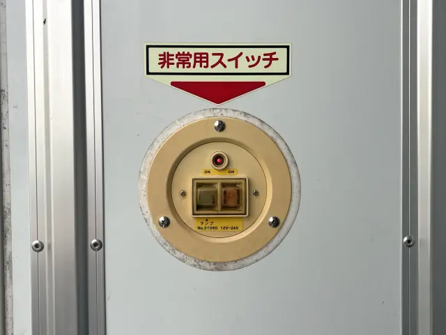 いすゞ エルフ 2RG-NMR88AN(2WD)の写真15