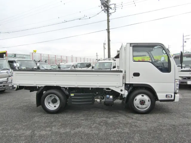 新車の保証が残っているので御納車後は地元ディーラーでアフターサービスを受けて頂けます!!|日産 アトラス 2RG-AHS88A(4WD)の写真4