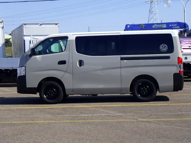 日産 キャラバン 3DF-VN6E26(4WD)の写真4
