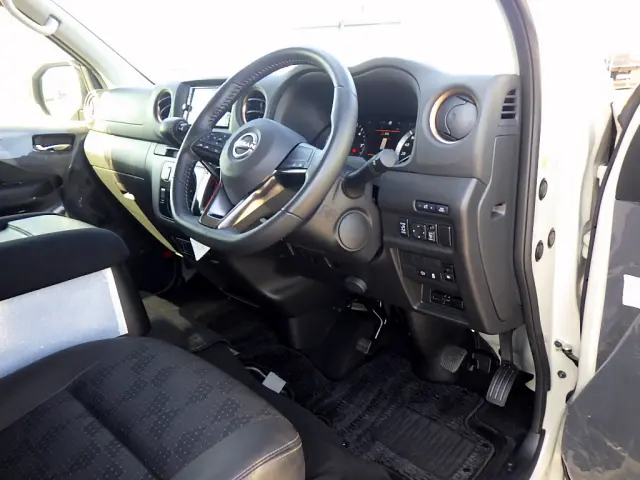 日産 キャラバン 3DF-VN6E26(4WD)の写真17