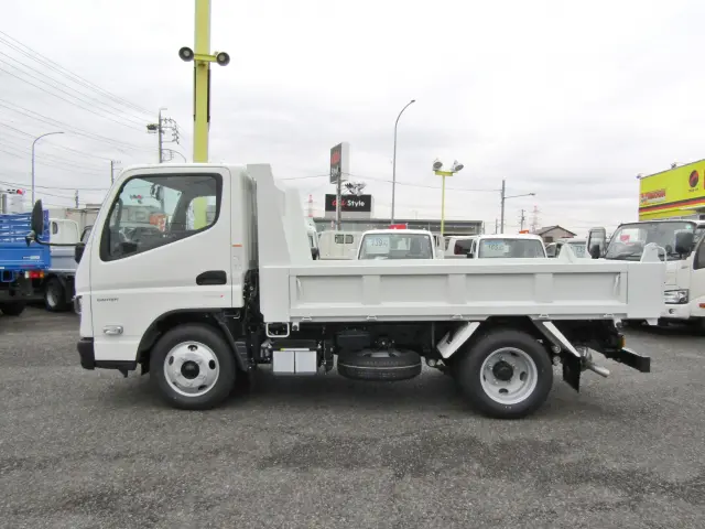 当然ですが目立つキズや看板アトなどもなくキレイな状態を保ったおススメの1台☆|三菱 キャンター 2RG-FBA60(2WD)の写真3