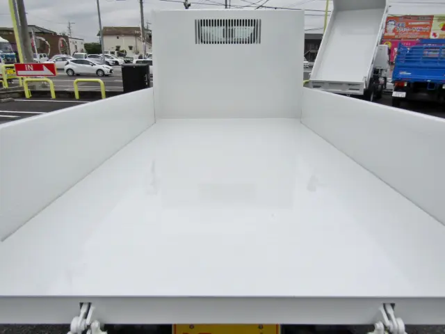 ピッカピカ!!|三菱 キャンター 2RG-FBA60(2WD)の写真7