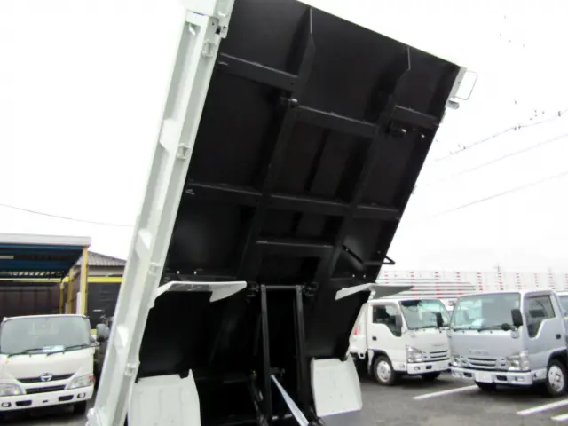 ダンプ裏面|三菱 キャンター 2RG-FBA60(2WD)の写真13