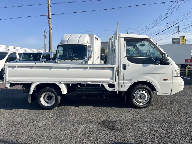 リアに小径タイヤを装着した低床設計!荷台の床が低いので荷物の積み降ろしもラクラク♪|マツダ ボンゴトラック ABF-SKP2T(2WD)の写真4