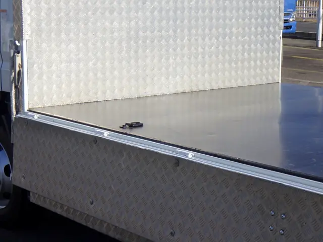 三菱 キャンター 2PG-FEB80(2WD)の写真11