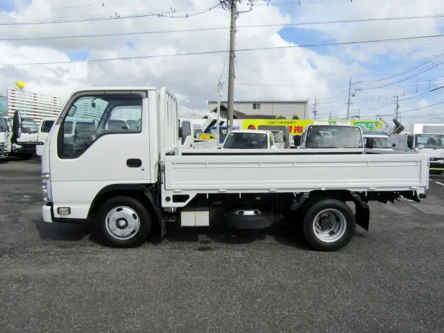 多少の使用感はありますが、比較的キレイな状態を保ったおススメの1台☆|いすゞ エルフ TRG-NJR85A(2WD)の写真3