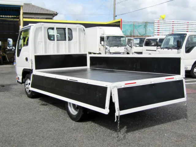 もちろん3方開きですので、左右後ろのどこからでも積み降ろしが可能です♪|いすゞ エルフ TRG-NJR85A(2WD)の写真8