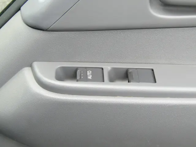 いすゞ エルフ TRG-NJR85A(2WD)の写真24