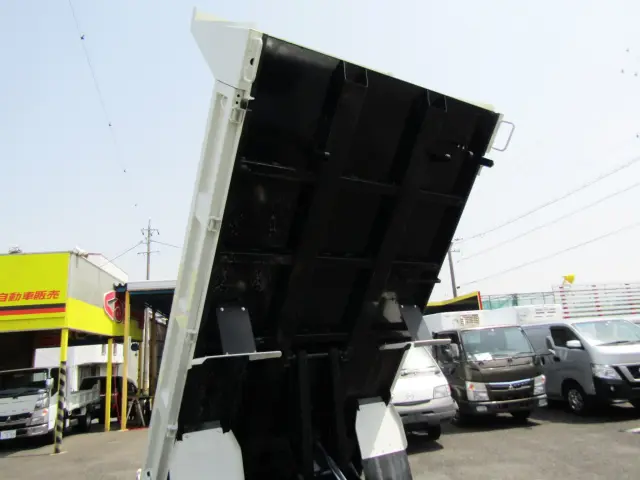 荷台裏面はこんな感じ♪|いすゞ エルフ 2RG-NJR88AT(2WD)の写真9