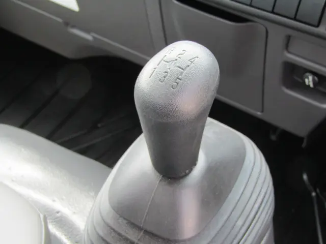 いすゞ エルフ 2RG-NJR88AT(2WD)の写真17
