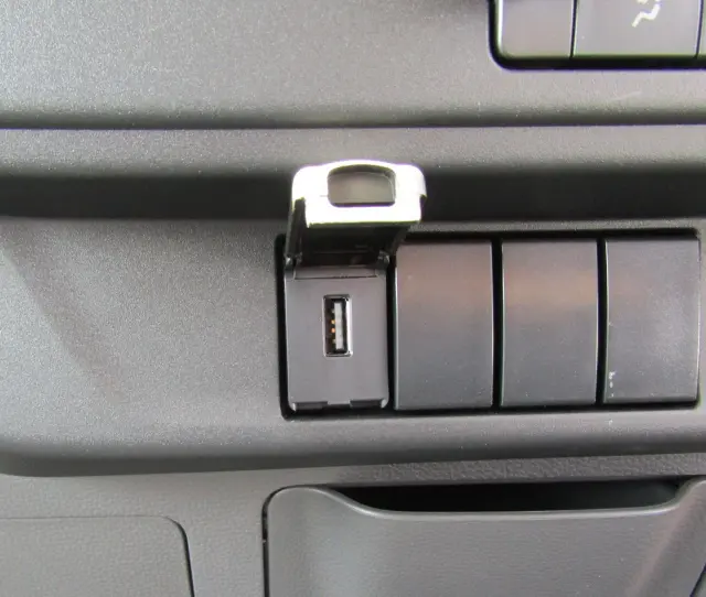 いすゞ エルフ 2RG-NJR88AT(2WD)の写真23