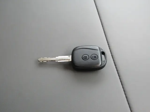 いすゞ エルフ 2RG-NJR88AT(2WD)の写真25