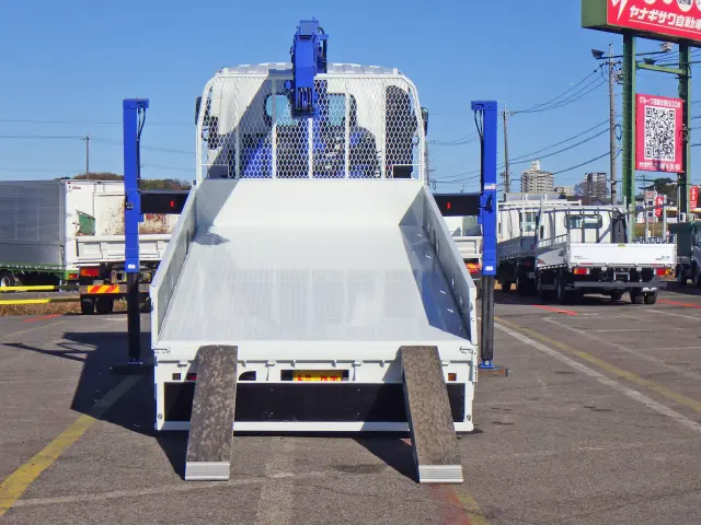 いすゞ エルフ 2RG-NPR88YN(2WD)の写真9