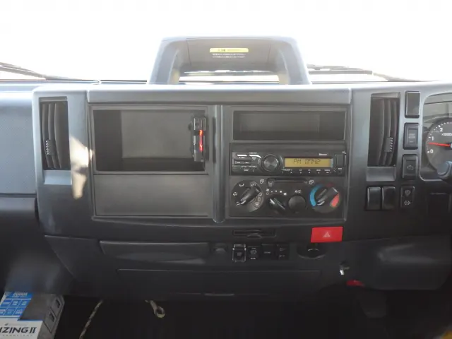 いすゞ エルフ 2RG-NPR88YN(2WD)の写真14