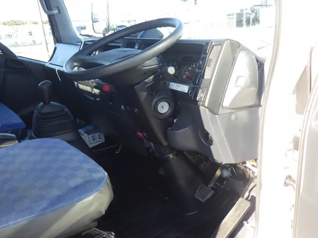 いすゞ エルフ 2RG-NPR88YN(2WD)の写真15