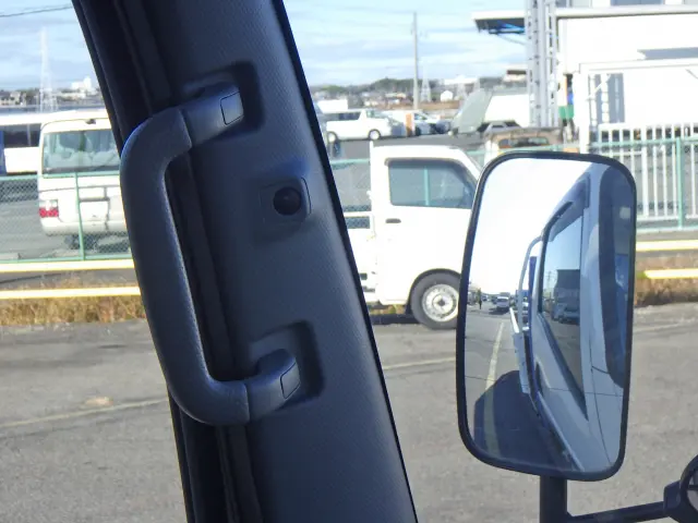 いすゞ エルフ 2RG-NPR88YN(2WD)の写真16